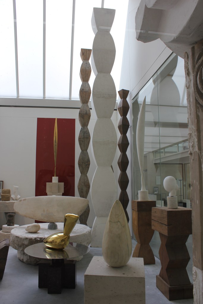 The superb artistic world of Brancusi. 