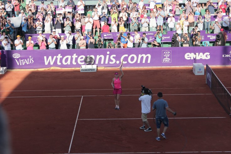 Simona Halep thanks the audience after winning the first edition of BRD Bucharest Open 2014