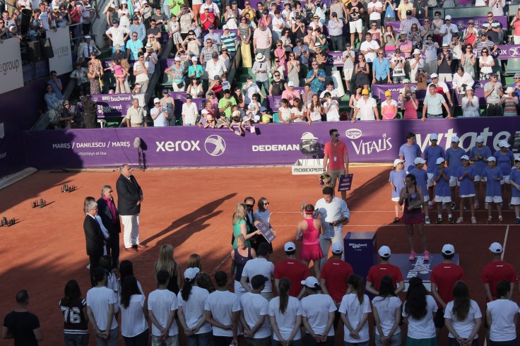 Simona Halep receives the first prize in Bucharest tournament