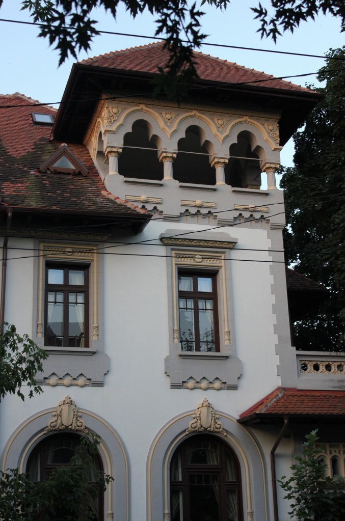 Building on Dacia Boulevard 