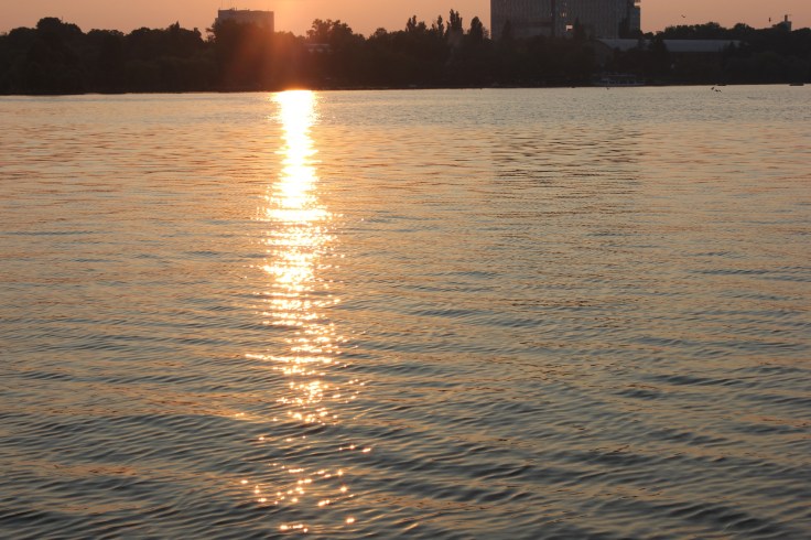 Sunset in Herastrau Park